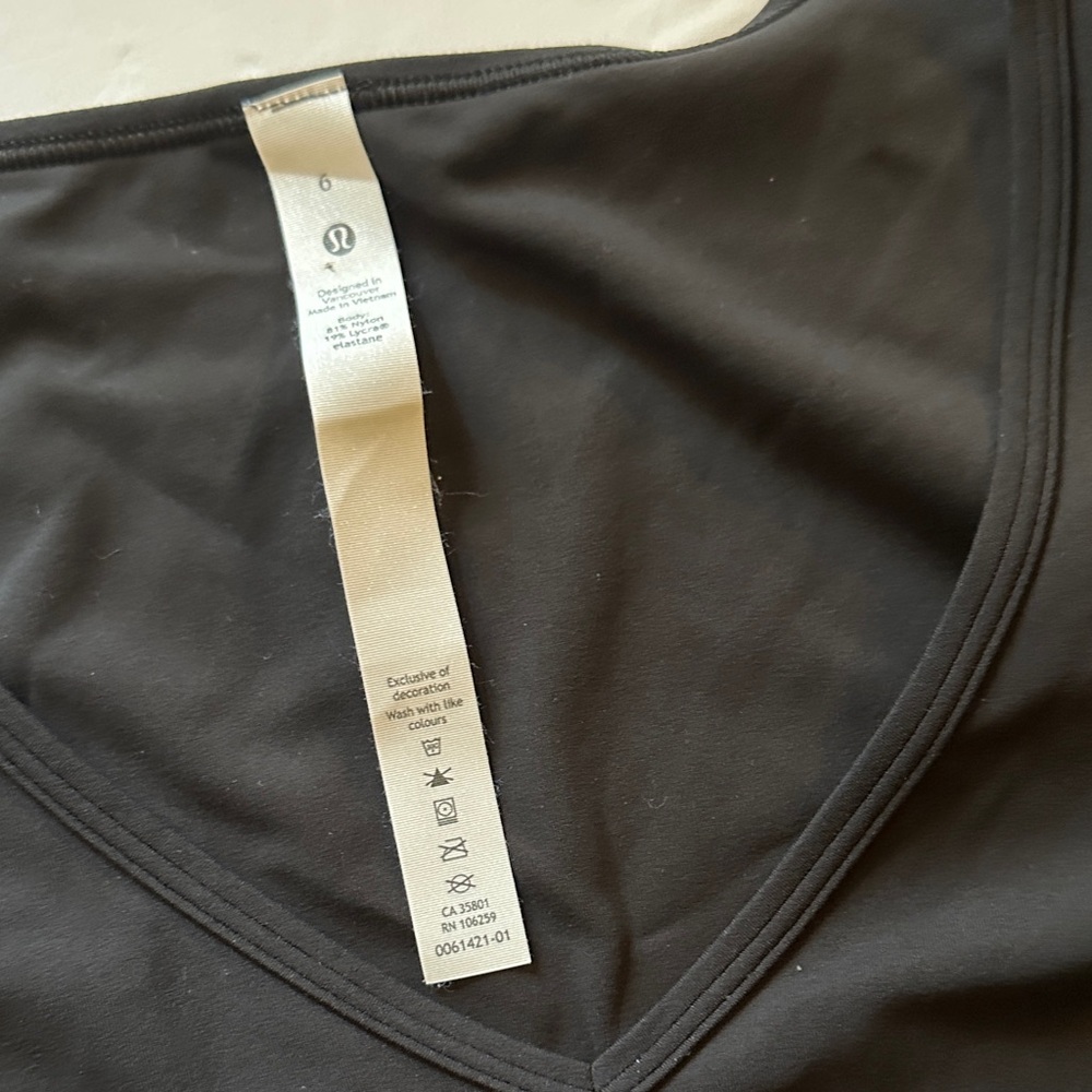 lululemon Black V-Neck Short Sleeve crop Top 6 - Picture 2 of 6